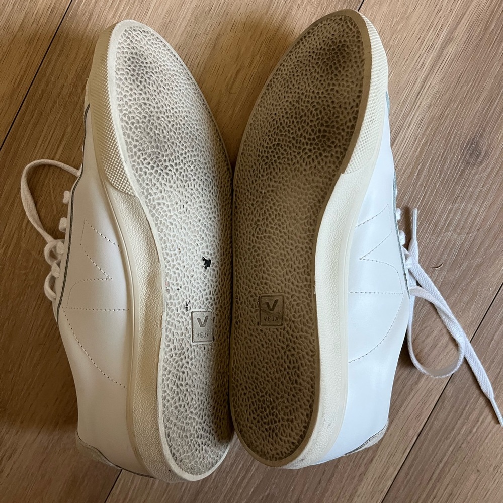 Veja Women's Cream and White Sneakers - Picture 3 of 4